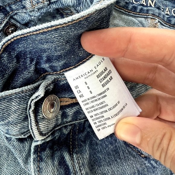 American Eagle AE Ripped Distressed Relaxed Mom Jean Daylight Destroy US 0 Reg - Picture 5 of 11
